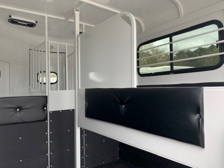 New 2025 BEE 2 Horse Straight Load BP Horse Trailer