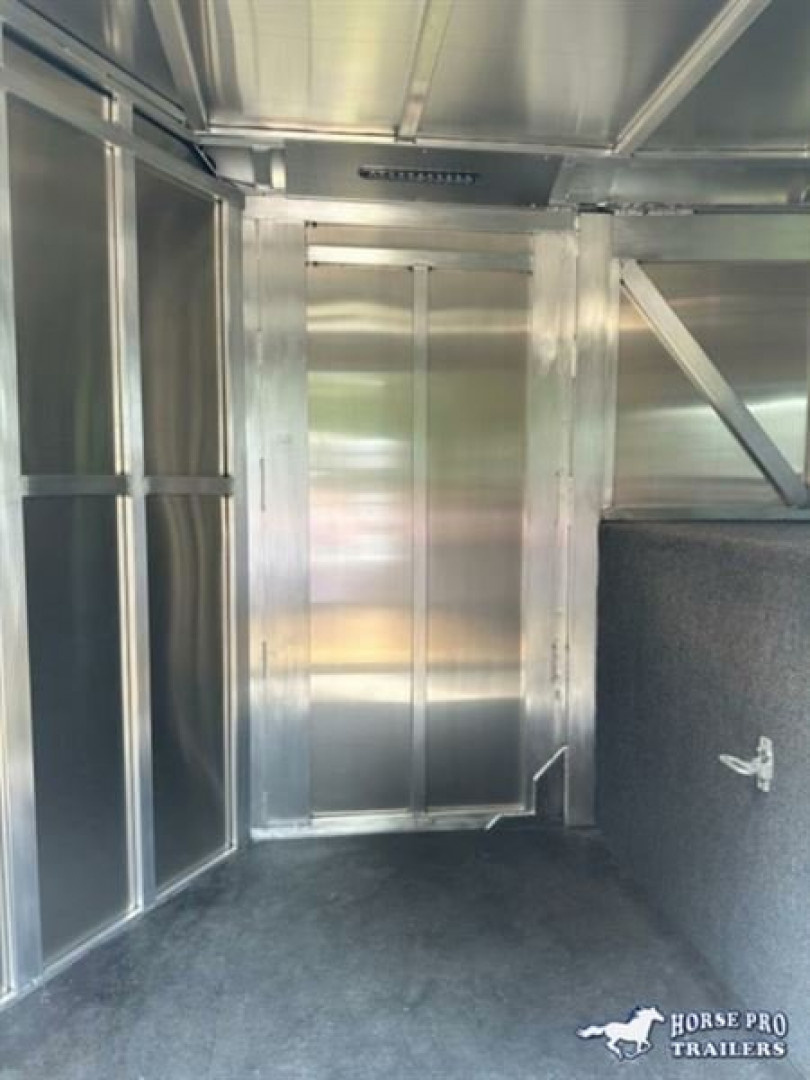 New 2023 Merhow Trailers 3 Horse Slant Gooseneck Next Gen Horse Trailer