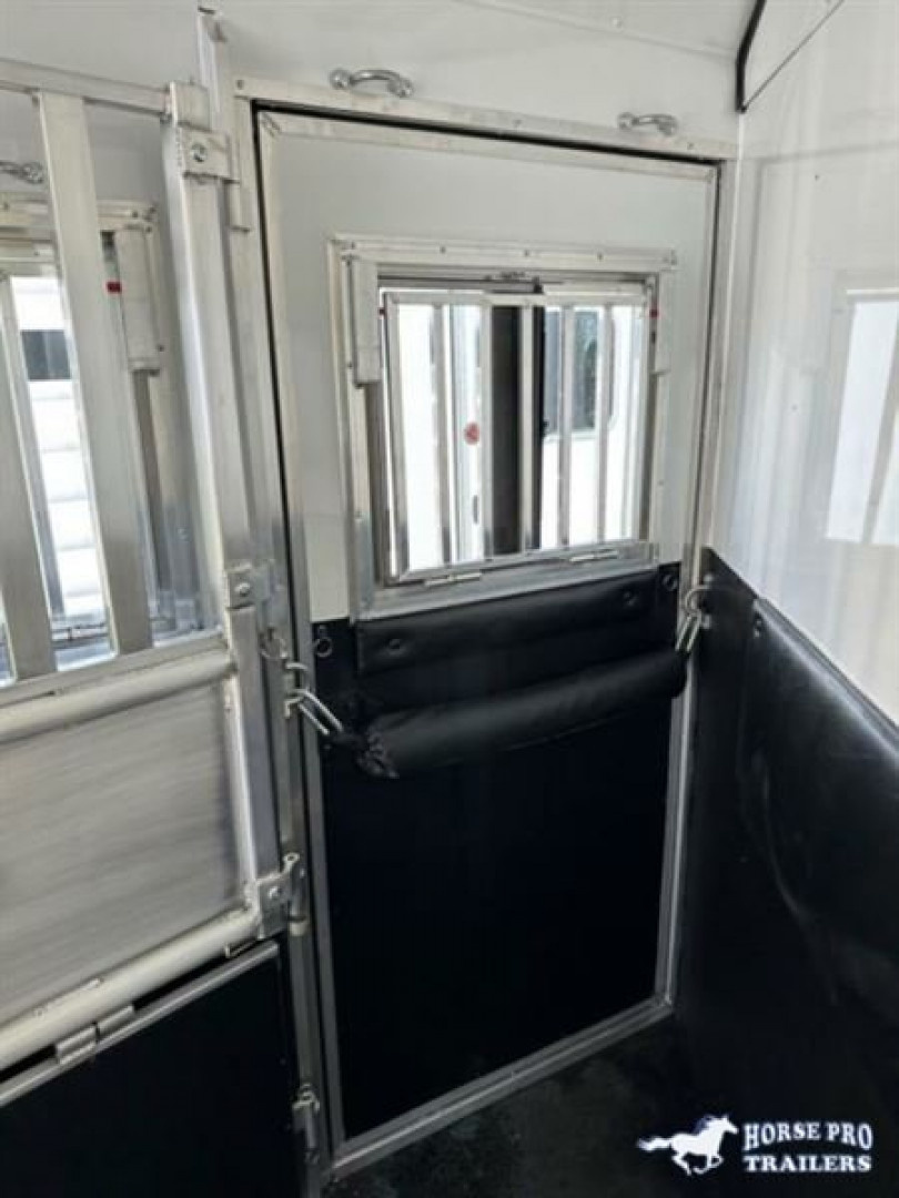 New 2023 Merhow Trailers 3 Horse Slant Gooseneck Next Gen Horse Trailer