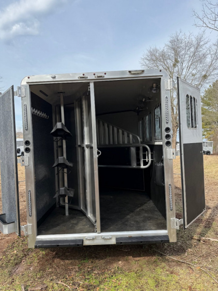 New 2023 Merhow Trailers 3 Horse Slant Gooseneck Next Gen Horse Trailer