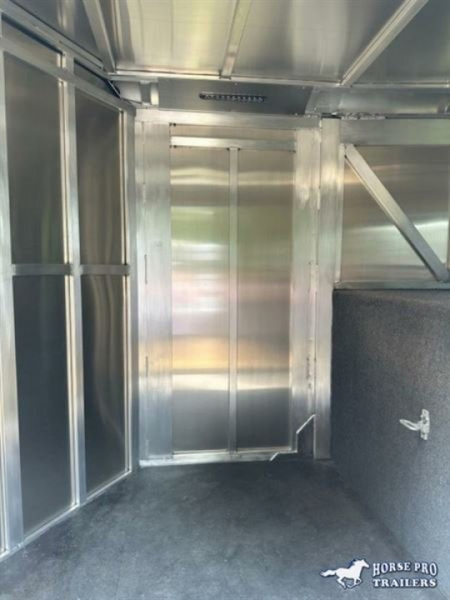 New 2023 Merhow Trailers 3 Horse Slant Gooseneck Next Gen Horse Trailer