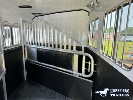 New 2023 Merhow Trailers 3 Horse Slant Gooseneck Next Gen Horse Trailer