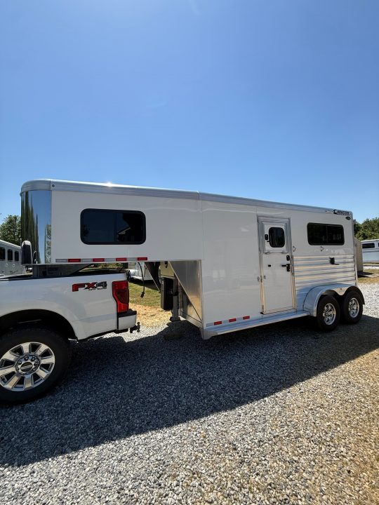 Consignment 2025 Cimarron Trailers Norstar 2 Horse Straightload Gooseneck w/WERM Horse Trailer