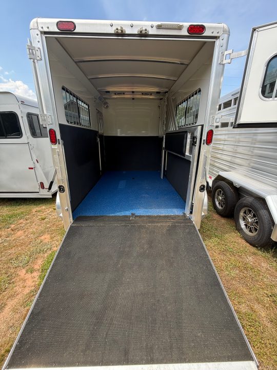 Consignment 2025 Cimarron Trailers Norstar 2 Horse Straightload Gooseneck w/WERM Horse Trailer