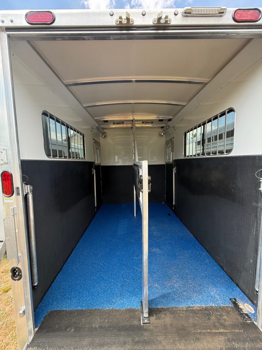 Consignment 2025 Cimarron Trailers Norstar 2 Horse Straightload Gooseneck w/WERM Horse Trailer