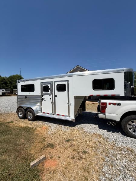 Consignment 2025 Cimarron Trailers Norstar 2 Horse Straightload Gooseneck w/WERM Horse Trailer