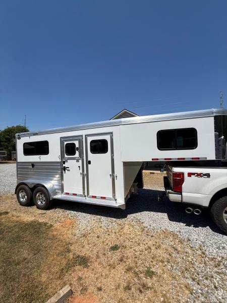 Consignment 2025 Cimarron Trailers Norstar 2 Horse Straightload Gooseneck w/WERM Horse Trailer