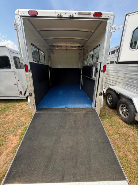 Consignment 2025 Cimarron Trailers Norstar 2 Horse Straightload Gooseneck w/WERM Horse Trailer