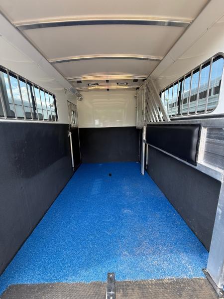 Consignment 2025 Cimarron Trailers Norstar 2 Horse Straightload Gooseneck w/WERM Horse Trailer