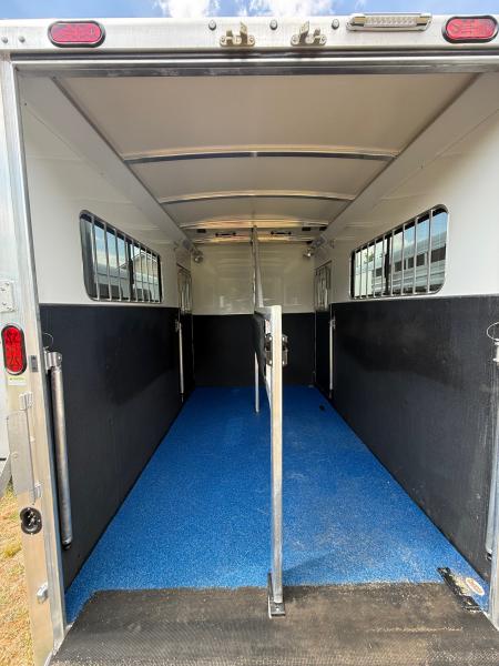 Consignment 2025 Cimarron Trailers Norstar 2 Horse Straightload Gooseneck w/WERM Horse Trailer