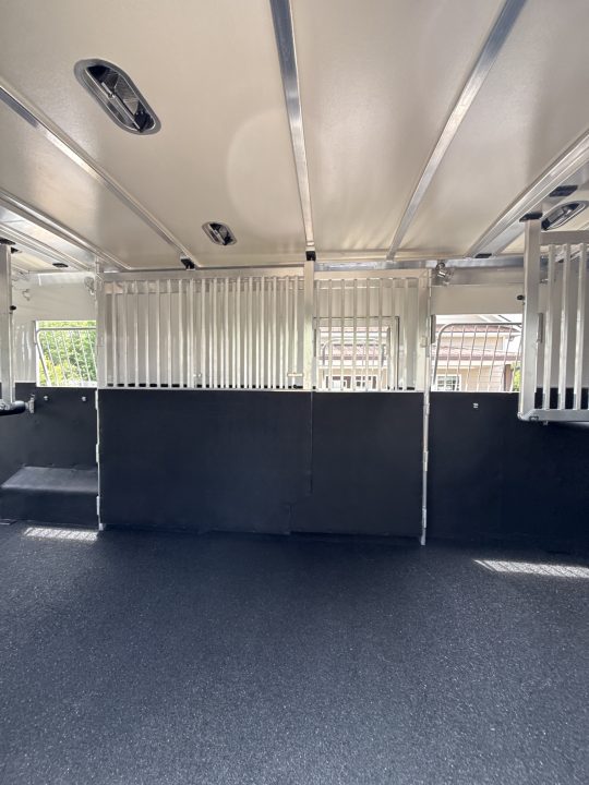 New 2027 Cimarron Trailers Norstar 6 Horse Head-To-Head +2 Horse Trailer
