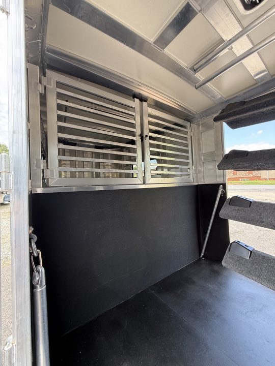 New 2027 Cimarron Trailers Norstar 6 Horse Head-To-Head +2 Horse Trailer