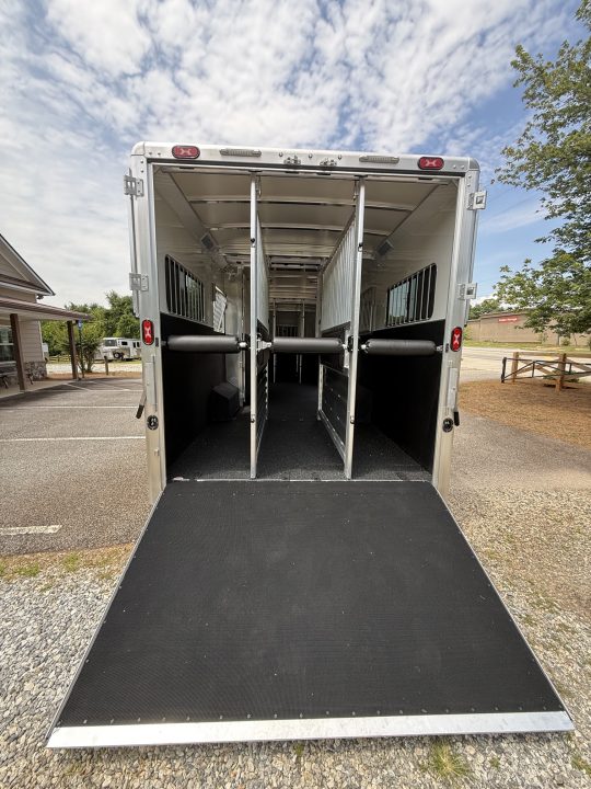 New 2027 Cimarron Trailers Norstar 6 Horse Head-To-Head +2 Horse Trailer