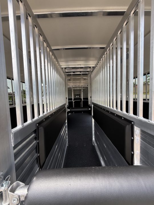 New 2027 Cimarron Trailers Norstar 6 Horse Head-To-Head +2 Horse Trailer
