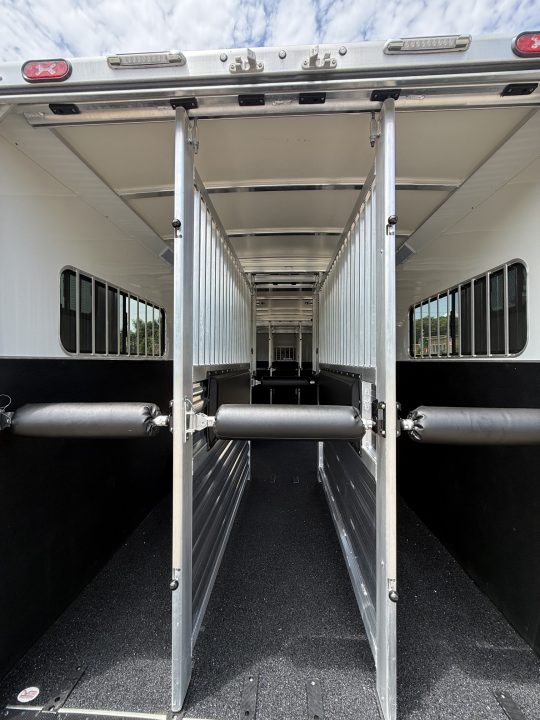 New 2027 Cimarron Trailers Norstar 6 Horse Head-To-Head +2 Horse Trailer