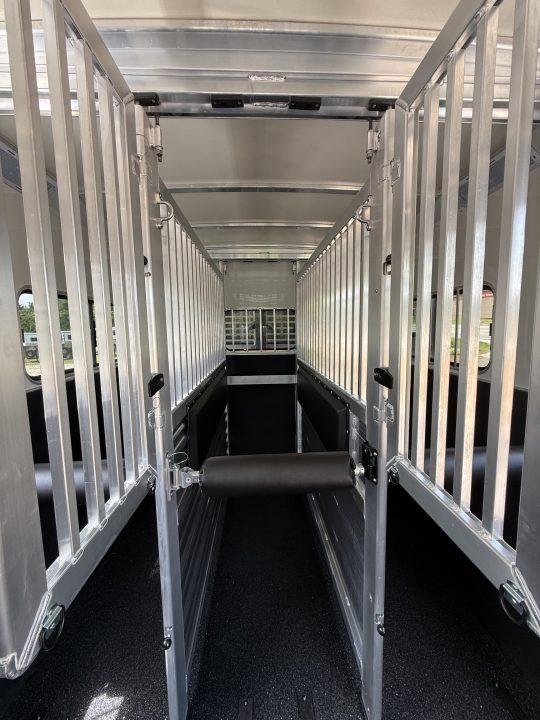 New 2027 Cimarron Trailers Norstar 6 Horse Head-To-Head +2 Horse Trailer