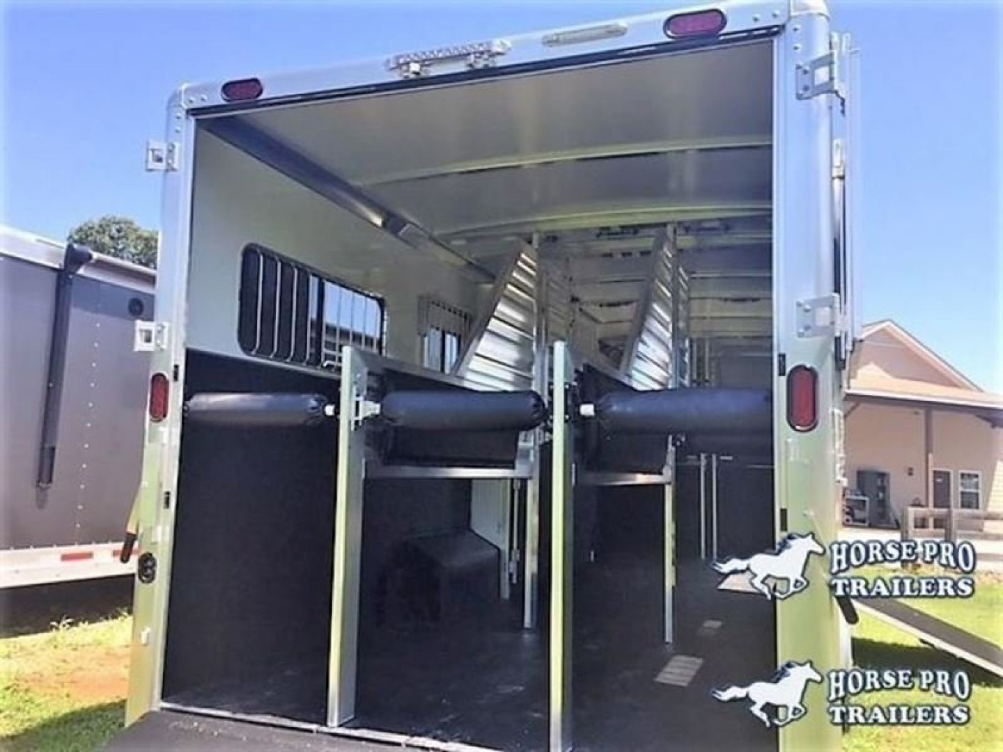 New 2027 Cimarron Trailers Norstar 6 Horse Head-To-Head Horse Trailer