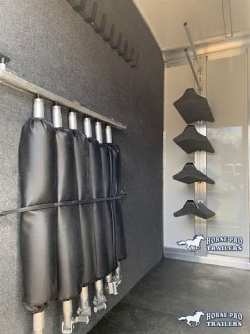 New 2027 Cimarron Trailers Norstar 6 Horse Head-To-Head Horse Trailer