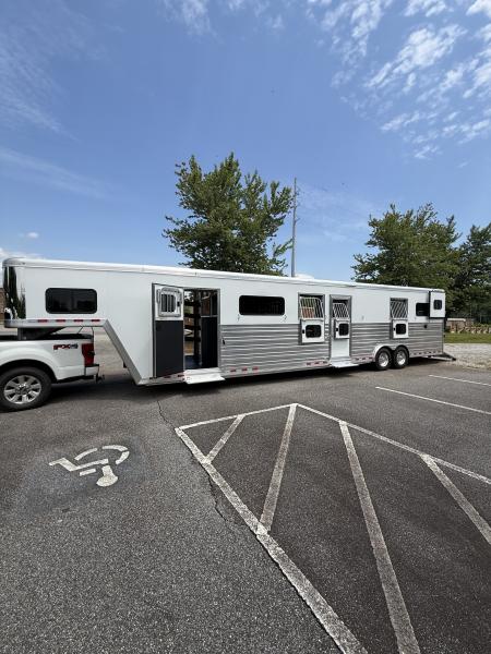 New 2027 Cimarron Trailers Norstar 6 Horse Head-To-Head +2 Horse Trailer