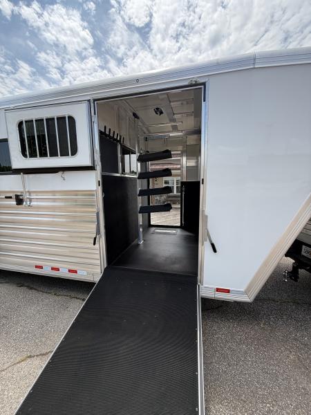 New 2027 Cimarron Trailers Norstar 6 Horse Head-To-Head +2 Horse Trailer