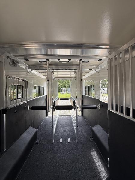 New 2027 Cimarron Trailers Norstar 6 Horse Head-To-Head +2 Horse Trailer