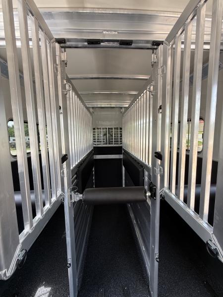 New 2027 Cimarron Trailers Norstar 6 Horse Head-To-Head +2 Horse Trailer