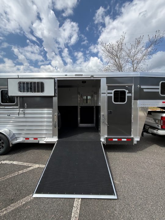 New 2027 4-Star Trailers 2+1 Gooseneck Horse Trailer