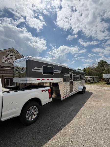 New 2027 4-Star Trailers 2+1 Gooseneck Horse Trailer