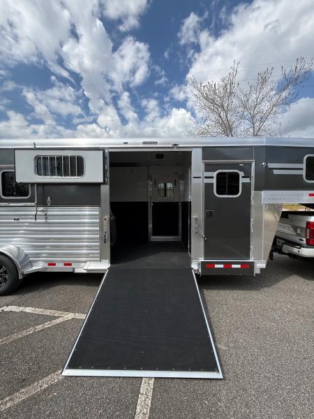 New 2027 4-Star Trailers 2+1 Gooseneck Horse Trailer