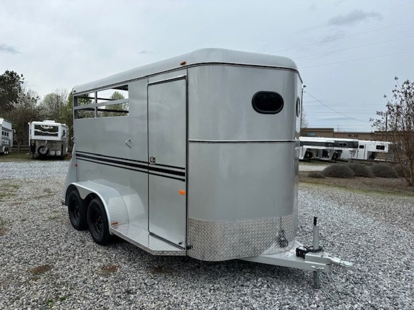 New 2026 Bee 2 Horse Slant Load w/Drops BP Horse Trailer