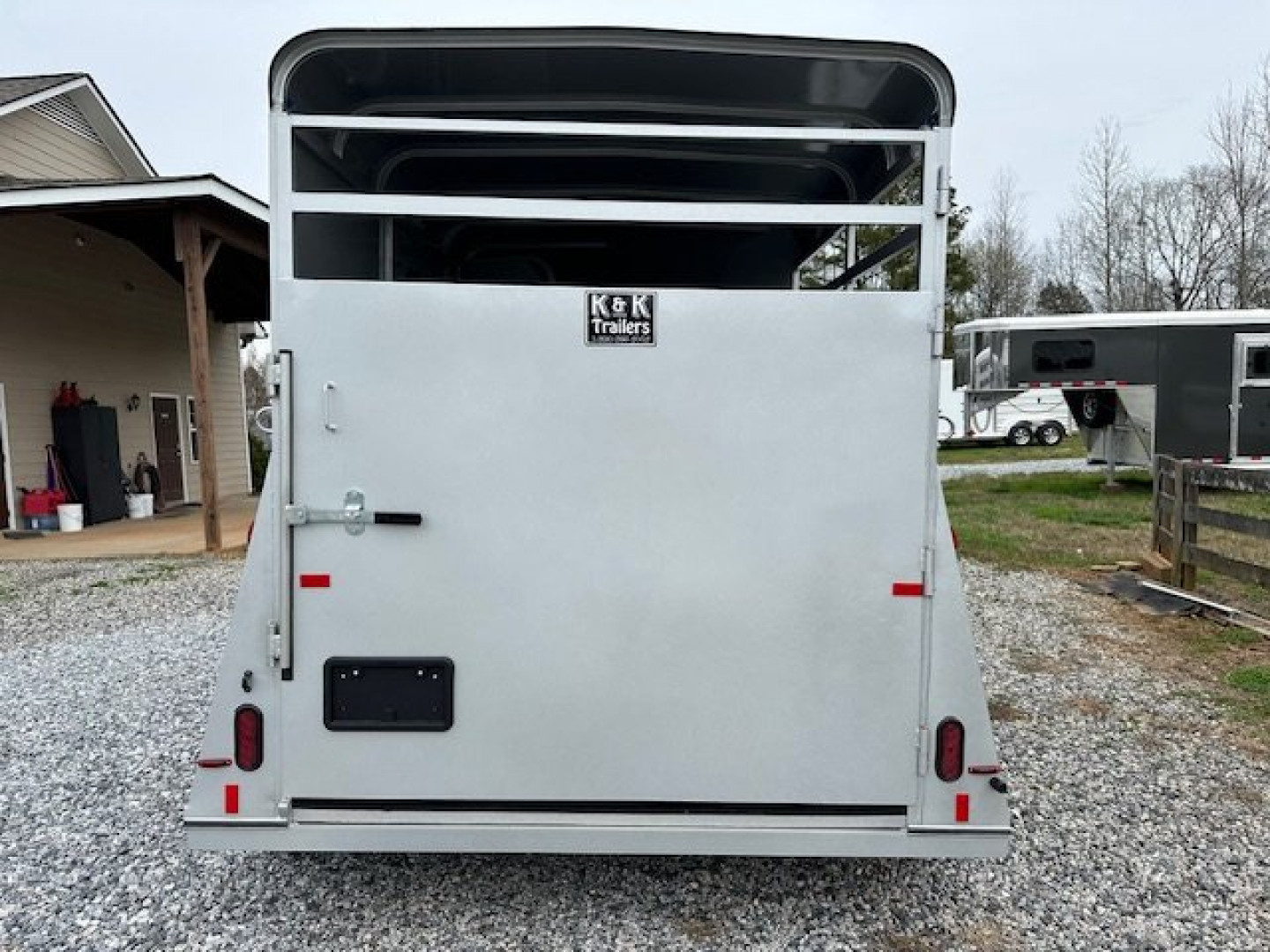 New 2026 Bee 2 Horse Slant Load w/Drops BP Horse Trailer