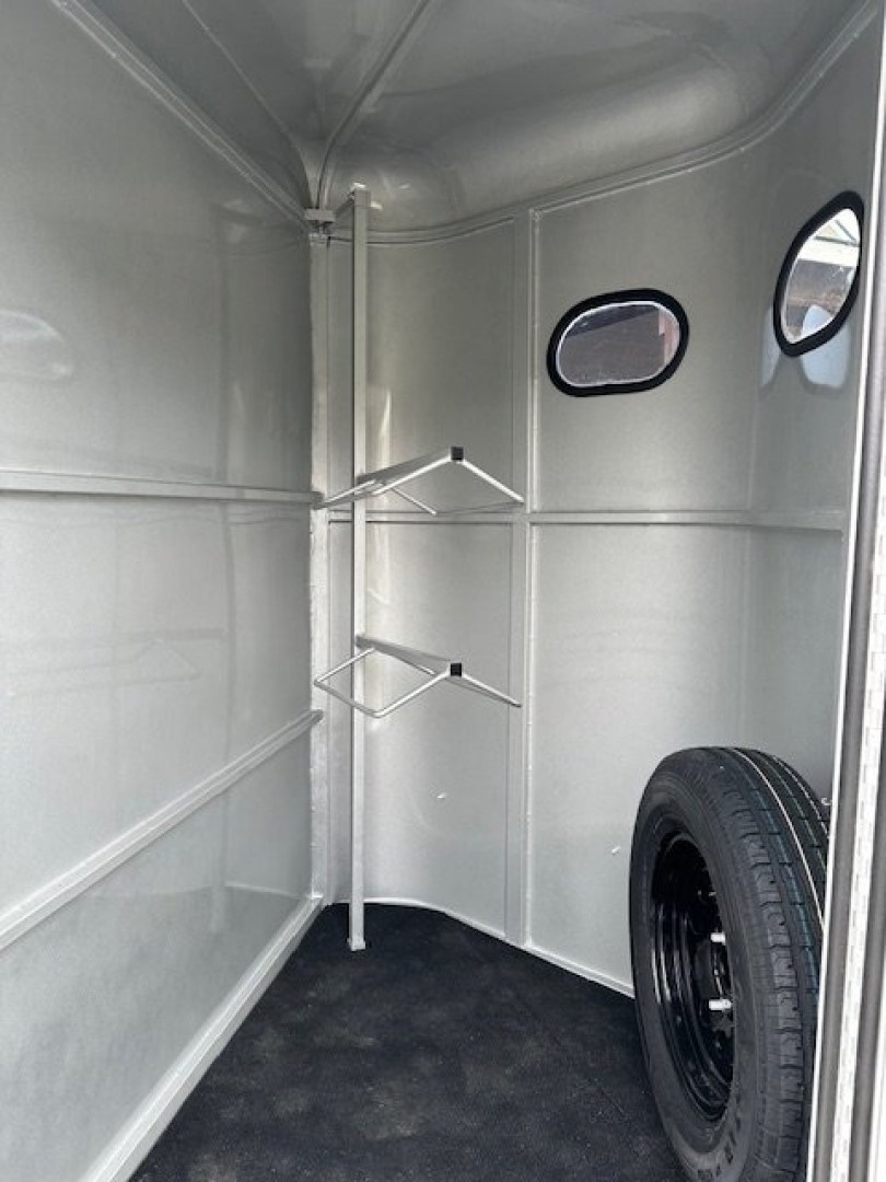 New 2026 Bee 2 Horse Slant Load w/Drops BP Horse Trailer