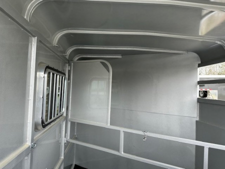 New 2026 Bee 2 Horse Slant Load w/Drops BP Horse Trailer