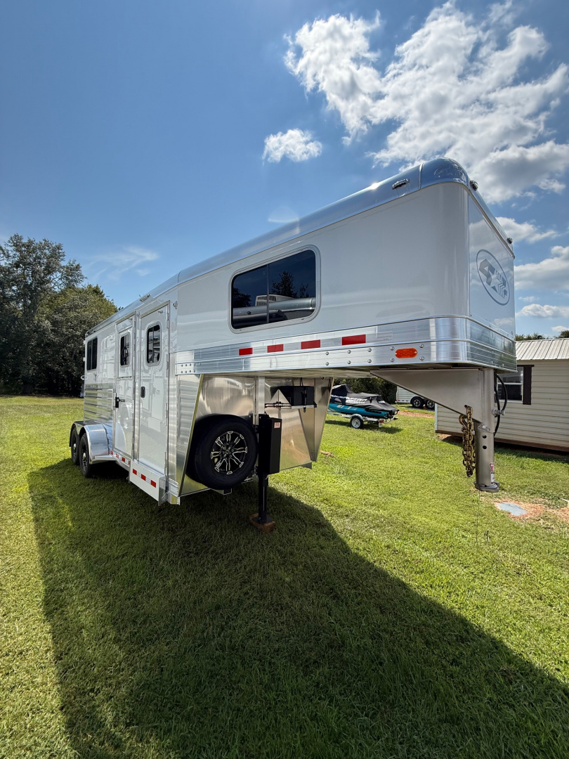 New 2026 4-Star Trailers 2 Horse Straight load Gooseneck Horse Trailer