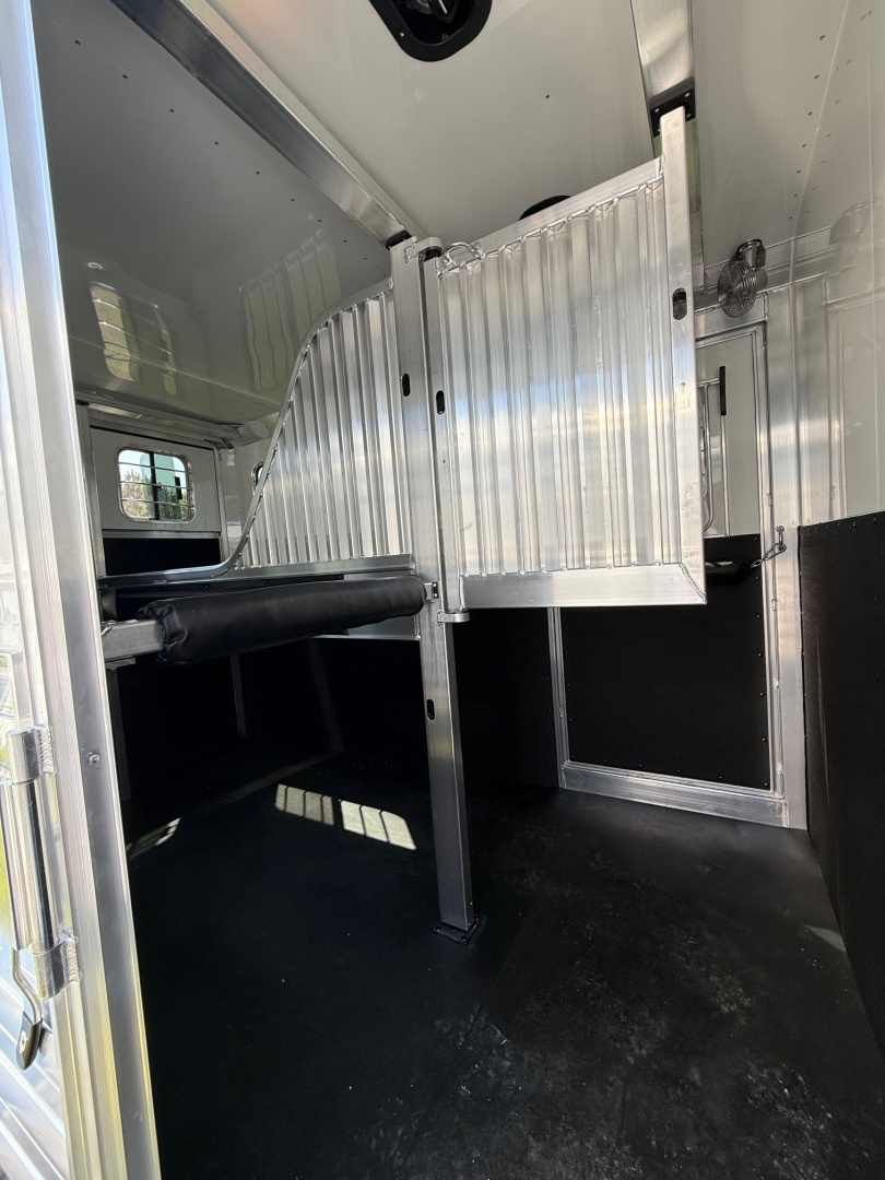 New 2026 4-Star Trailers 2 Horse Straight load Gooseneck Horse Trailer