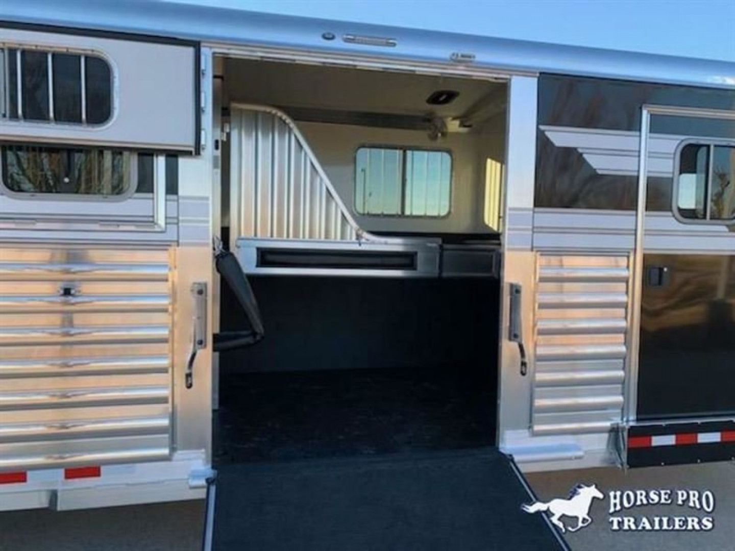 New 2026 4-STAR TRAILERS 2+2 Gooseneck Horse Trailer