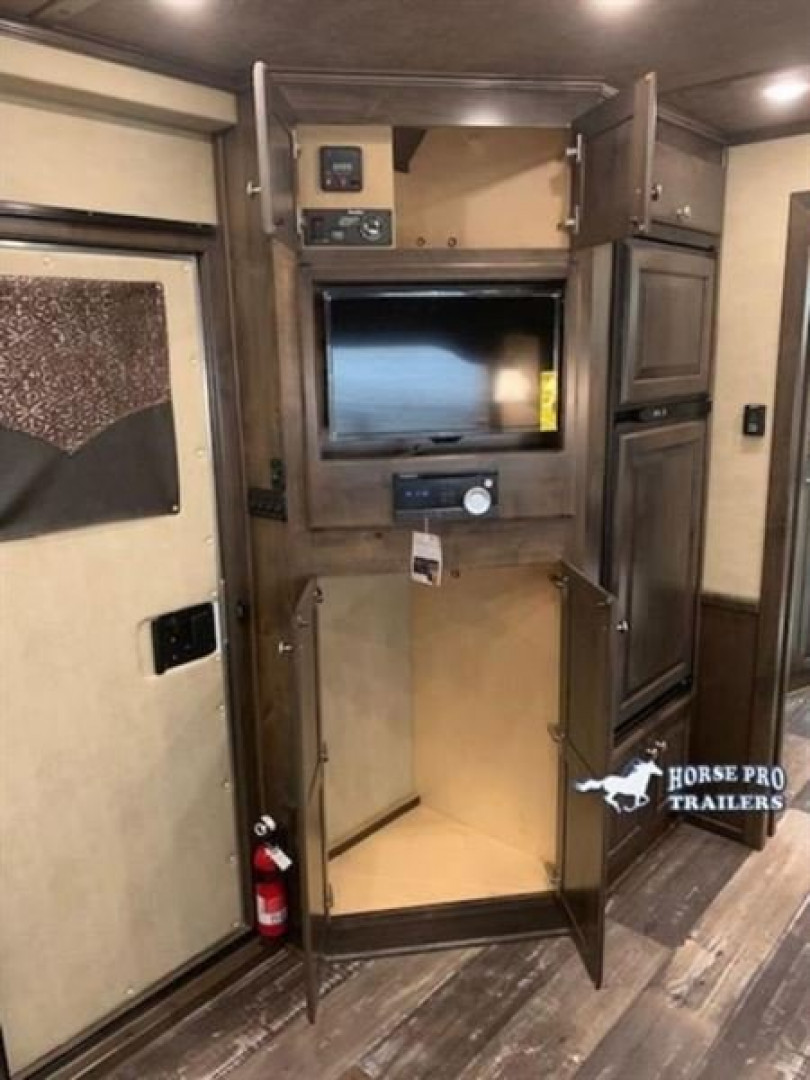 New 2025 4-Star Trailers 3 - Horse 13' Living Quarters Horse Trailer