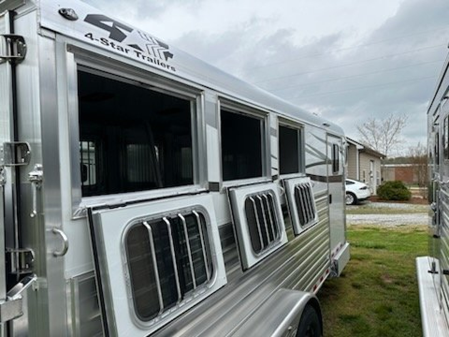 New 2025 4-STAR TRAILERS 3 Horse Slant Gooseneck Horse Trailer