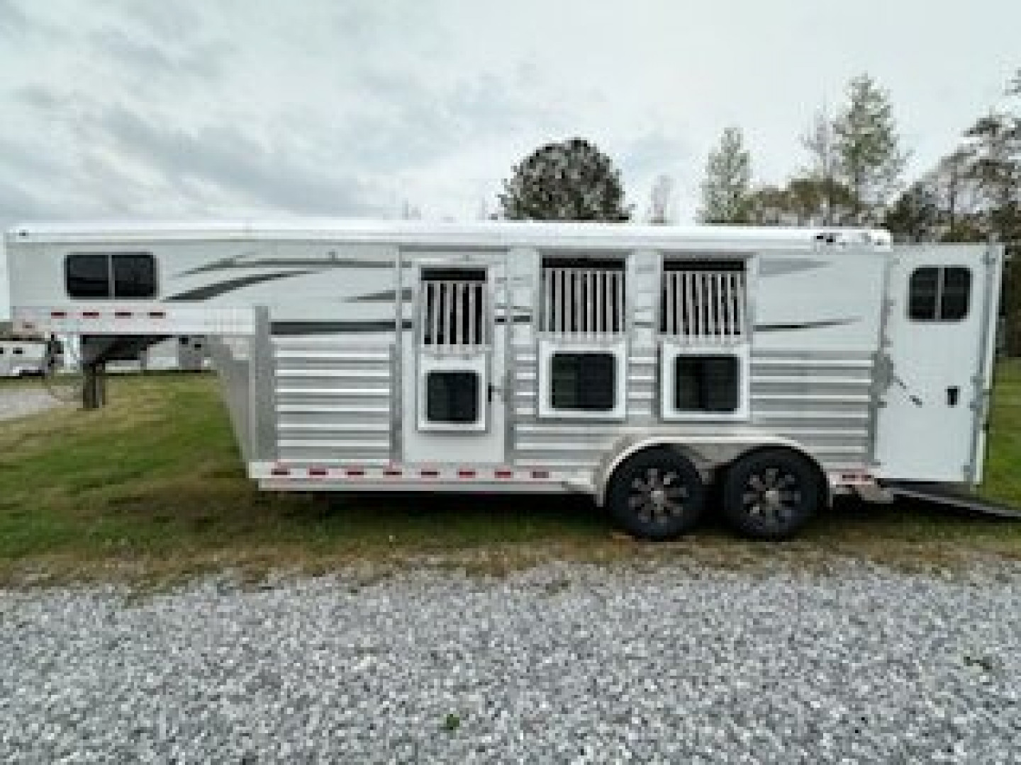 New 2025 4-STAR TRAILERS 3 Horse Slant Gooseneck Horse Trailer