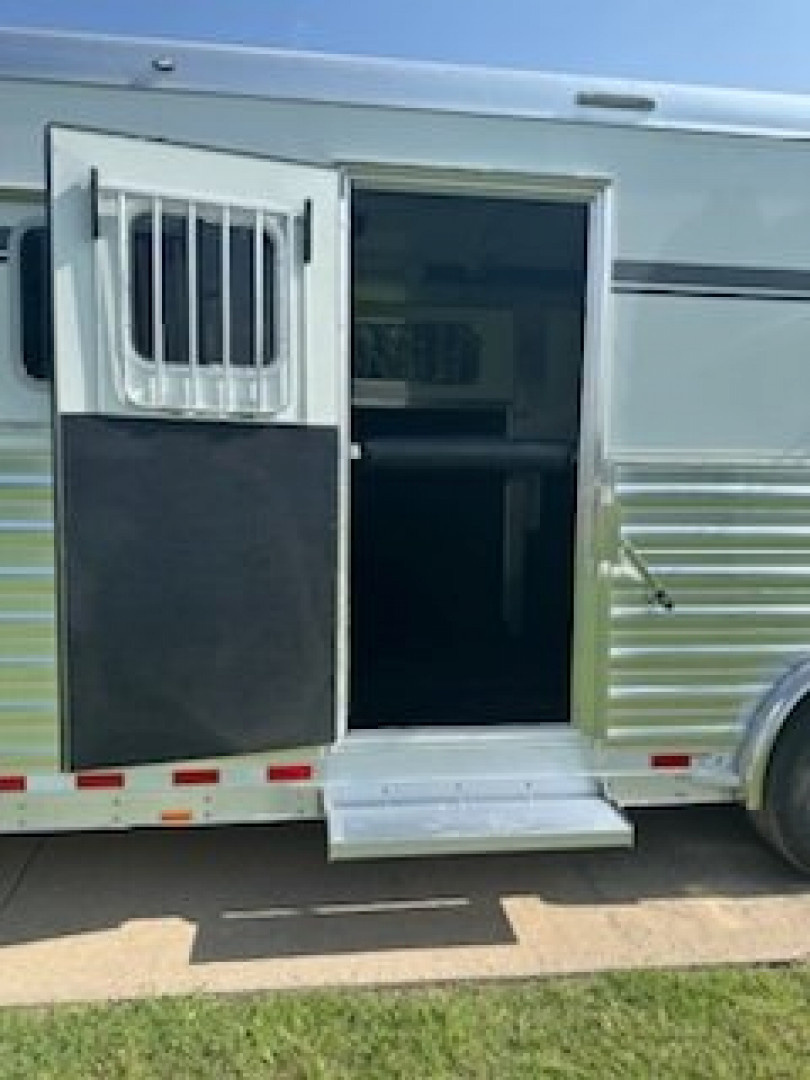 New 2027 4-Star Trailers 6 Horse Head to Head Horse Trailer