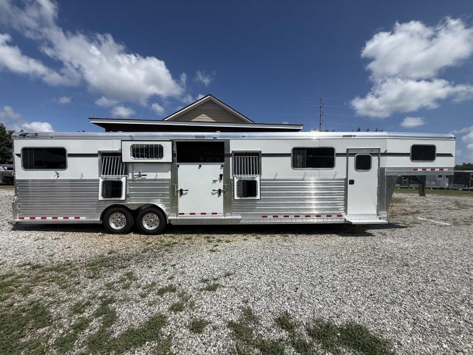 2027 Horse Livestock Trailer photo 4