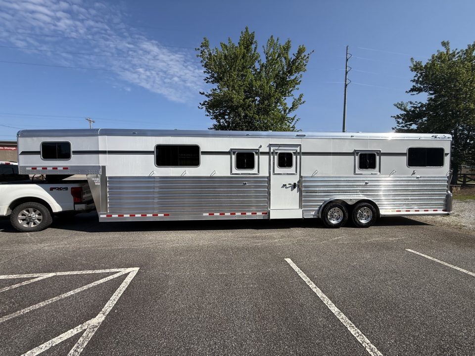 2027 Horse Livestock Trailer photo 3