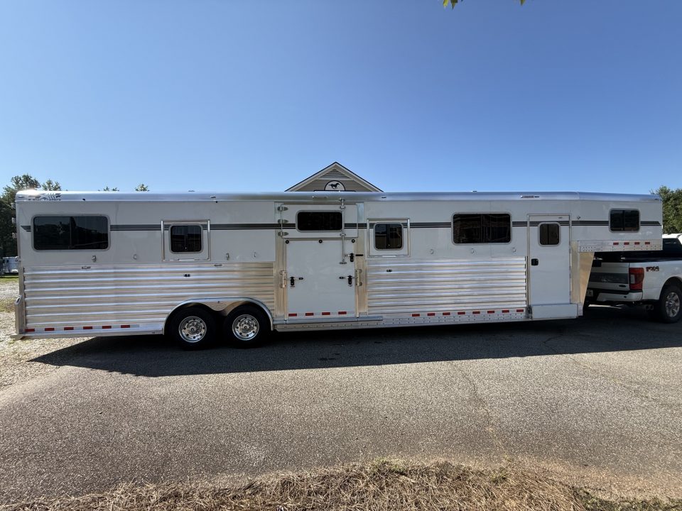 2027 Horse Livestock Trailer photo 2