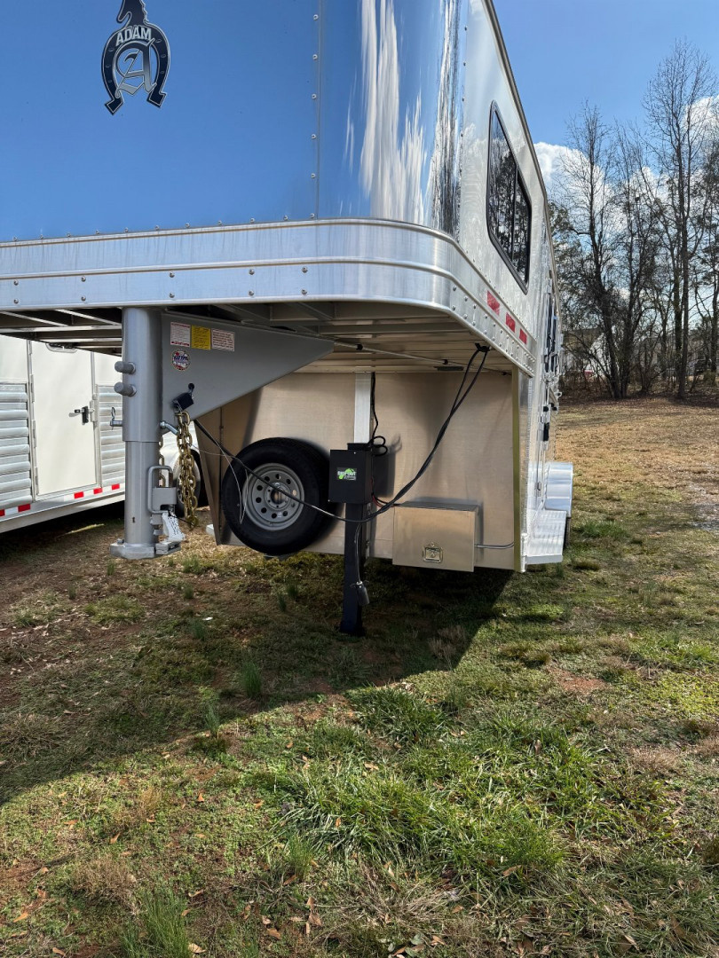 New 2024 Adam Excursion 3 Horse Slant Gooseneck Horse Trailer