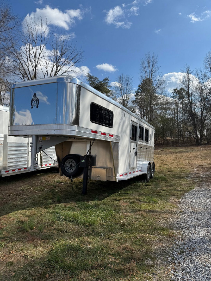 New 2024 Adam Excursion 3 Horse Slant Gooseneck Horse Trailer