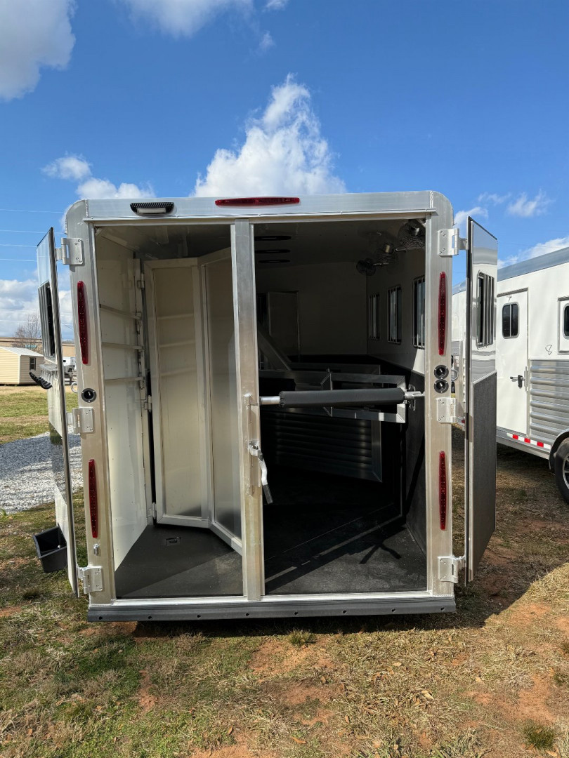 New 2024 Adam Excursion 3 Horse Slant Gooseneck Horse Trailer