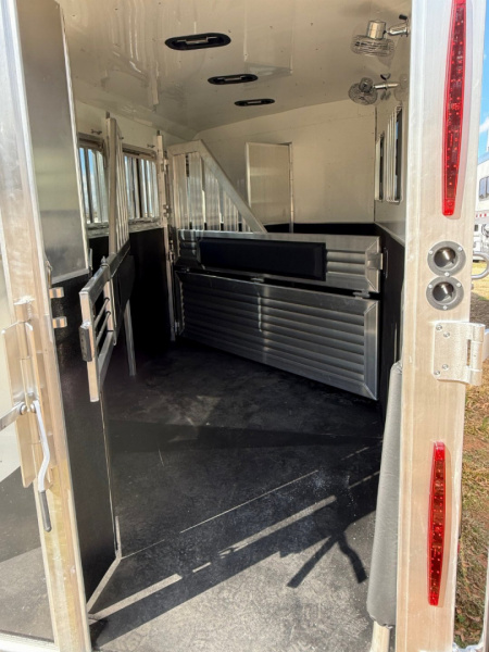 New 2024 Adam Excursion 3 Horse Slant Gooseneck Horse Trailer