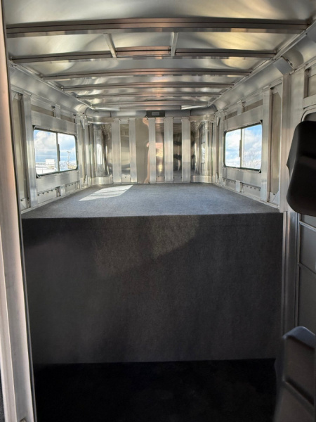 New 2024 Adam Excursion 3 Horse Slant Gooseneck Horse Trailer