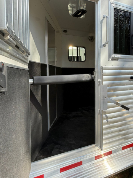 New 2024 Adam Excursion 3 Horse Slant Gooseneck Horse Trailer