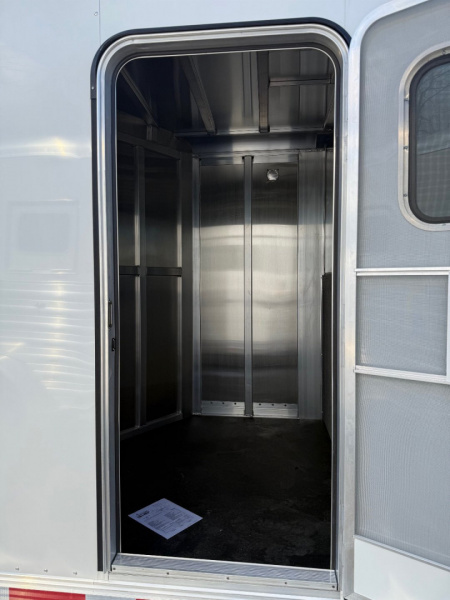 New 2024 Adam Excursion 3 Horse Slant Gooseneck Horse Trailer